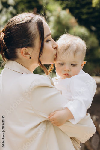 Canvastavla Mother tenderly kissing baby on forehead, showing love and care, celebrating mot