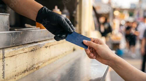 푸드트럭 카드 결제 · Card Payment at a Food Truck