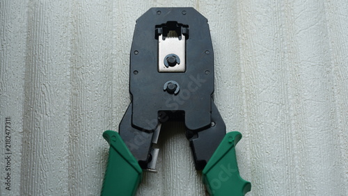 Bild auf Leinwand Professional Network Crimper Tool Green Handles