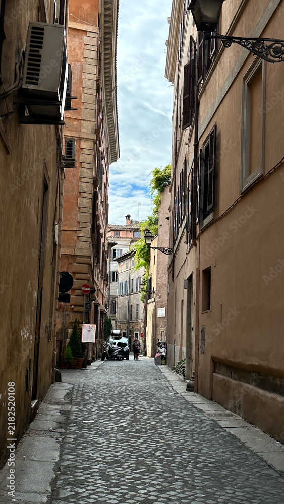 Fototapeta premium quite italian street 