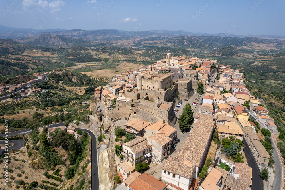 Fototapeta premium Panorama di Santa Severina e il castello