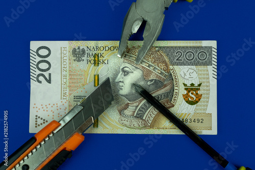 Canvastavla under the table work in the construction industry in Poland, banknotes and const