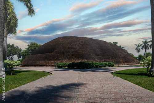 Konstfotografi Ramabhar Stupa or Makuta Bandana or Stupa of Alahana (Angara) in Kushinagar, India is the exact spot where Lord Buddha was cremated and got Mahaparinirvana