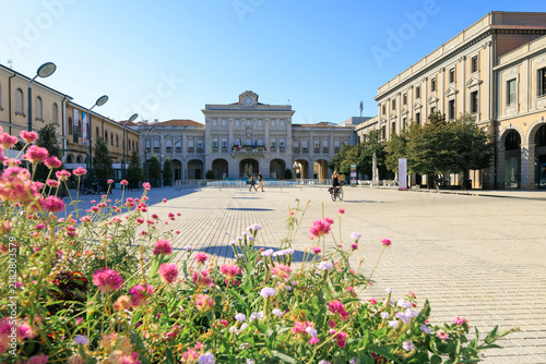 Foto San Dona di Piave - Piazza Indipendenza con vista frontale del Municipio