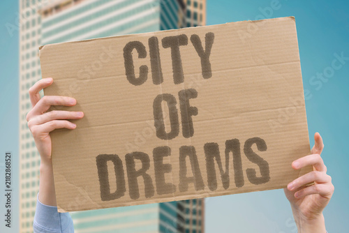 Fotografie "City of dreams" New York attracts global migrants and idealists seeking opportunity, reinvention, and escape