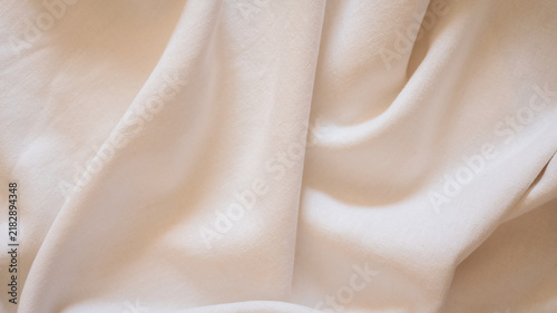 Fotografía Soft, flowing beige fabric with gentle folds and subtle texture