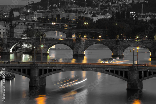 Cuadro en lienzo View of bridges over Vltava River in Prague, Czech Republic during the night