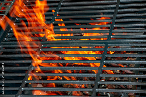 Charcoal Fire Heating Metal Grate in Outdoor Barbecue Grill