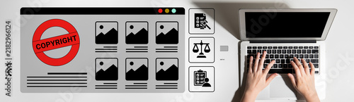 Canvastavla A modern digital workspace featuring a laptop and copyright visuals, highlighting the importance of image ownership and legal regulations in the stock photography industry