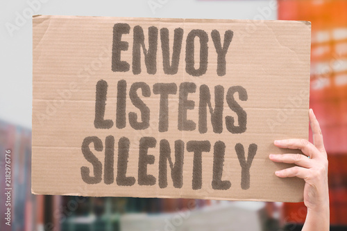 Konstfotografi "Envoy listens silently" Diplomatic official meets community but makes no concrete commitments
