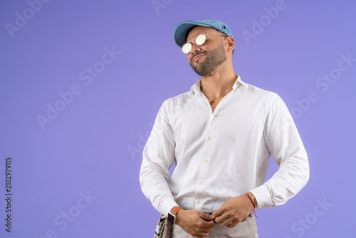 Bild auf Leinwand Young adult man confidently posing with stylish outfit