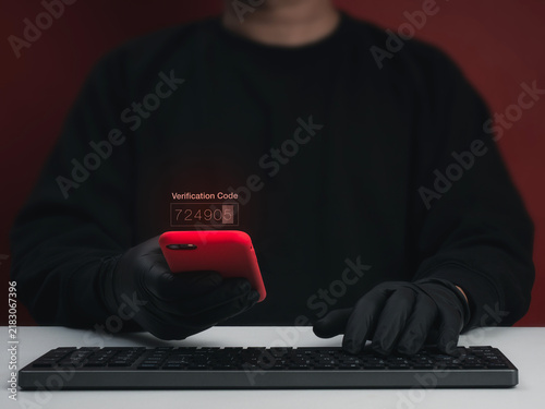 Quadro su tela Cybercriminal scammer using smartphone with verification code
