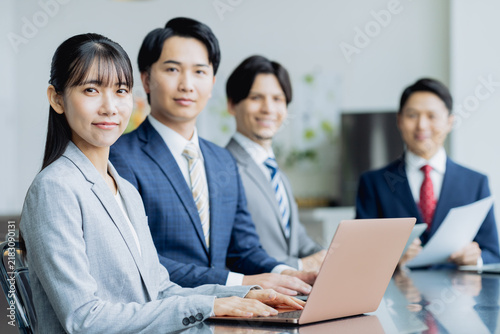 Plakat 会議をするビジネスチーム