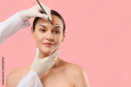 Obraz na płótnie Plastic surgery consultation, surgeon marking patient face for blepharoplasty pr