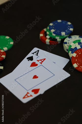Canvas Print Poker Night: Winning Hand with Aces and Colorful Poker Chips on Dark Background