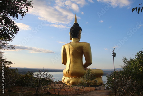 Foto Recharging merit and positive energy at the Big Buddha, Wat Phou Salao