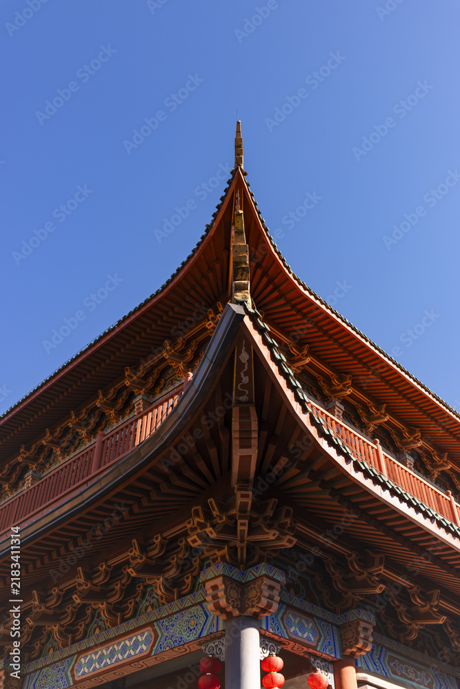 Obraz premium Traditional Chinese Temple Roof Against Blue Sky