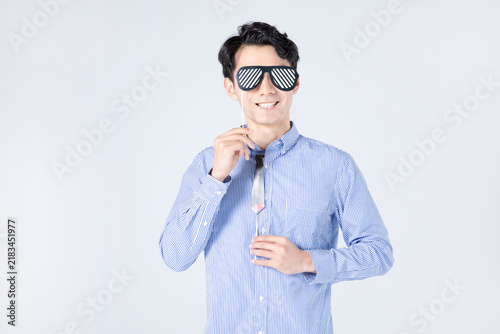 Canvastavla Businessman with novelty sleep mask and lab test tube