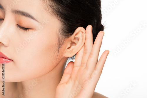 Quadro su tela Close-Up of Woman Cupping Ear in Contemplation