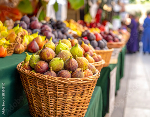 figues fraiches sur un marché