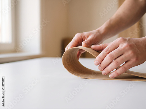 Obraz na płótnie Hands bending flexible wood veneer material