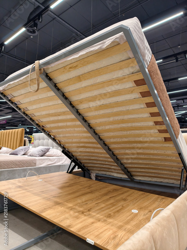 Konstfotografi Bed with vertical lift mechanism