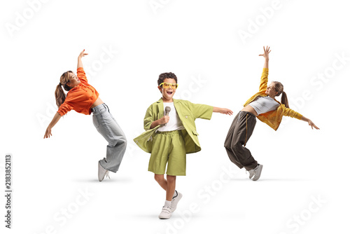 Fotografie Kids dancing and singing