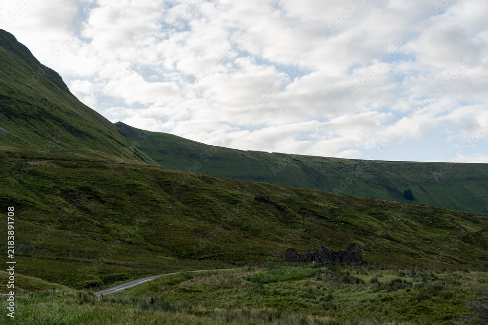 Fototapeta premium Scenic view of steep mountain ridges and valley along Gleniff Horseshoe Drive