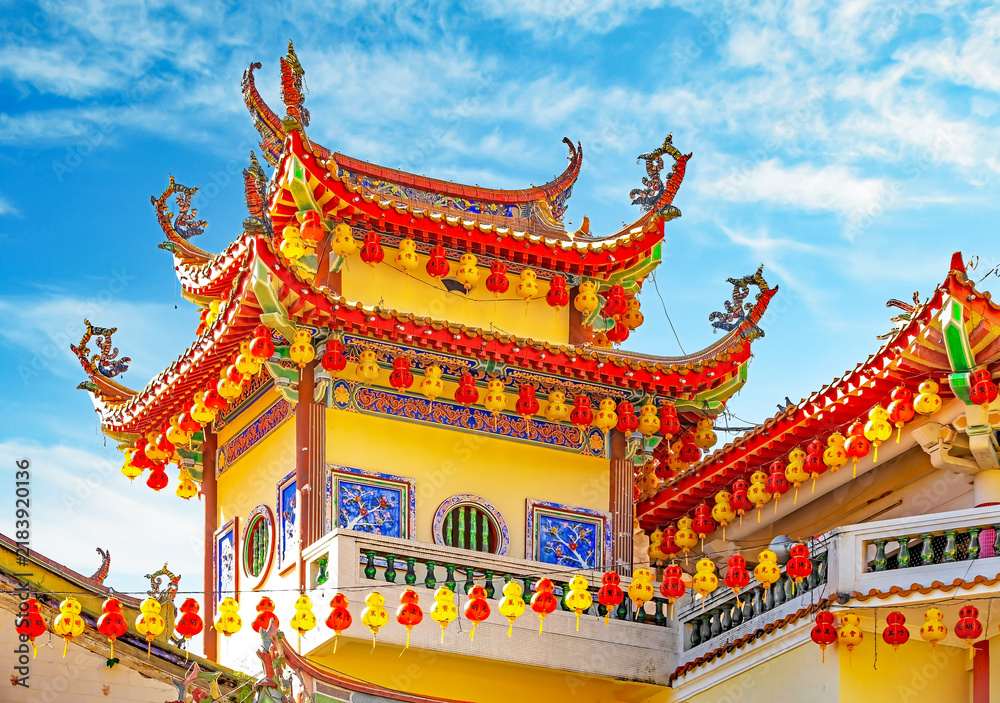 Fototapeta premium Kek Lok Si Tempel ist die größte buddhistische Tempelanlage Malaysias in Air Itam, einem Vorort von George Town auf der Insel Penang.