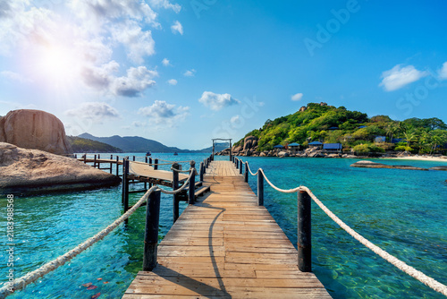 Konstfotografi Wooden bridge at Koh Nangyuan island in Surat Thani, Thailand.