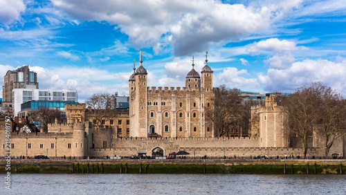 Photography Tower of London on the River Thames at sunset in London, UK, England, Europe, fe