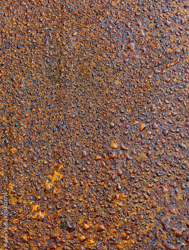 Canvastavla water droplets on a rusty surface