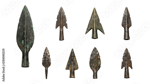 Foto Collection of ancient bronze arrowheads showcasing diverse historical designs an