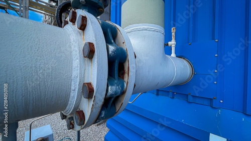 Canvastavla Large pipe joint secured with multiple bolts and nuts to prevent leakage from high-pressure fluid inside the pipeline