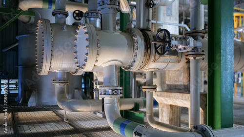 Konstfotografi A high-performance heat exchanger within a petroleum refinery optimizes heat transfer, supports industrial processing, and ensures reliable temperature regulation