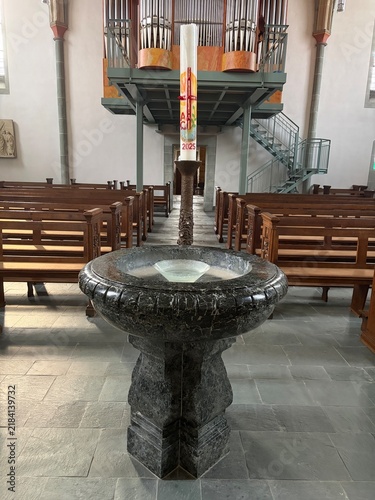 Blick in die Katholische St. Vincenz Kirche im Zentrum der Stadt Menden im Sauerland	