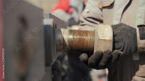 Large threaded fastener connection on heavy transport equipment
