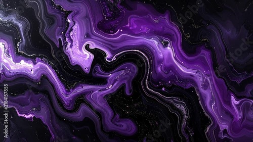 Movimento fluido e lento di texture di marmo liquido viola profondo, nero e glitter d'argento. Sfondo astratto elegante e rilassante per video commerciali e lusso