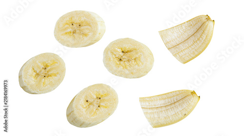 Fotografía Isolated fresh peeled banana slices and split pieces arranged, healthy tropical fruit snack