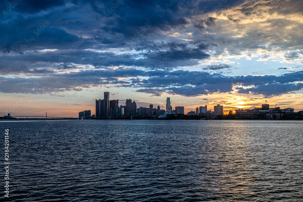 Fototapeta premium Detroit, Michigan view from Belle Isle