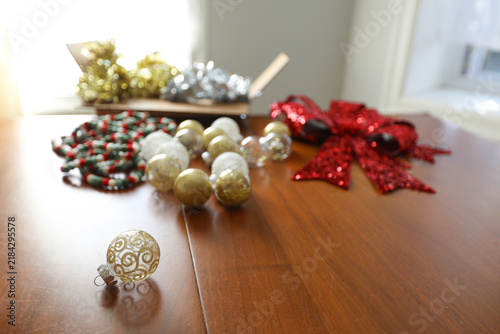 Obraz na plátně Christmas decorations on kitchen table ready for decorating