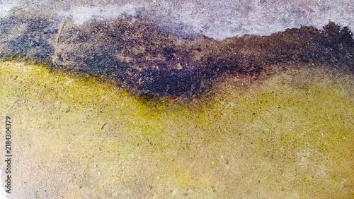 Картината върху платно Weathered concrete surface with moisture dampness stain and yellow patina
