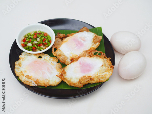 Obraz na płótnie Several fried duck eggs are arranged on a plate; they look appetizing and wonderfully crispy