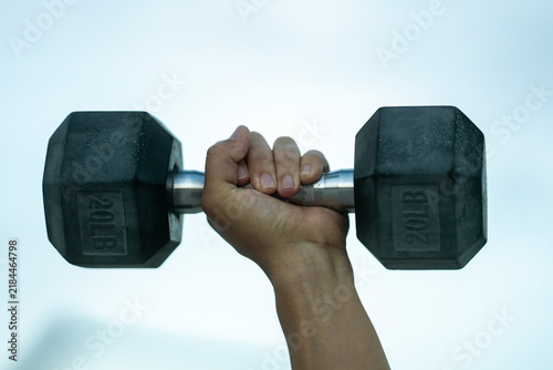 фотографія Close-up of a mature man lifting dumbbells outdoors