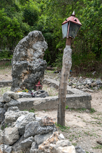 Foto The Growing Rock is a sacred stone said to naturally grow in size as it takes the form of a cobra