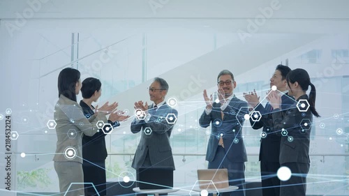 ビジネスグループとネットワーク。DX、サイバー、経営、人材、企業、チームワーク、データ、システム