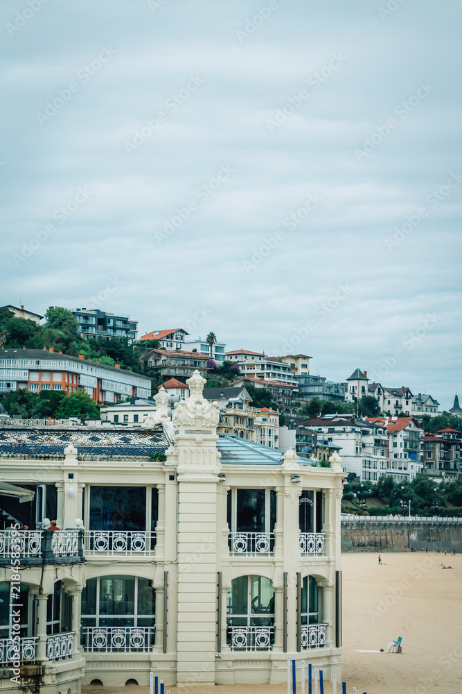 Obraz premium Building in La Concha Bay in San Sebastian, Basque Country, Spain