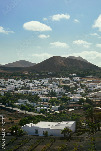 Bild auf Leinwand Stadt mit weißen Häusern Lanzarote