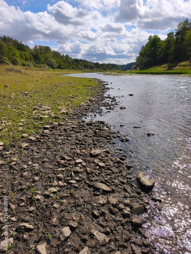 Foto extreme dry on orlik dam on vltava river czechia