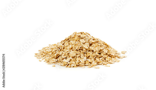 фотографія Dry raw oat flakes isolated, rolled flat grains, instant porridge, thin cereals,